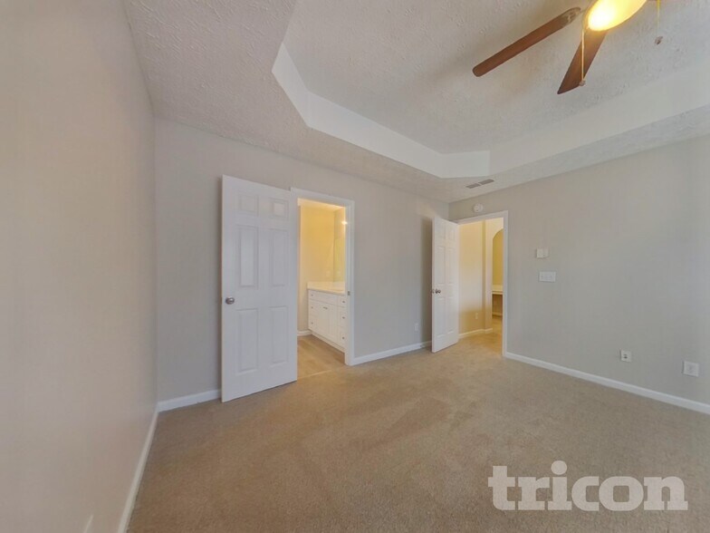 Building Photo - 6754 Clearstream Way