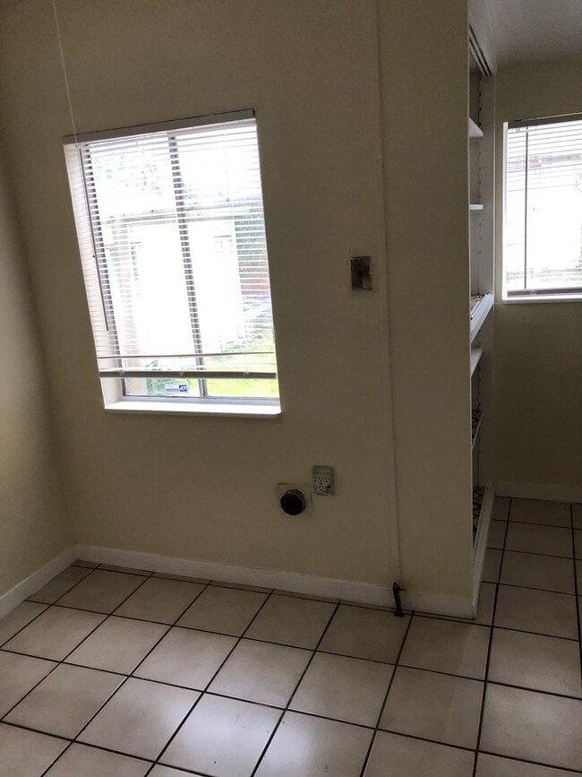 Building Photo - Available Now: 3 Bedroom 1 Bath House