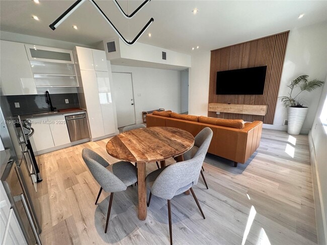 Building Photo - 1218 Drexel Ave