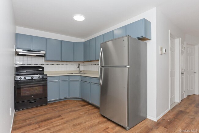 Building Photo - 639 E 226th St