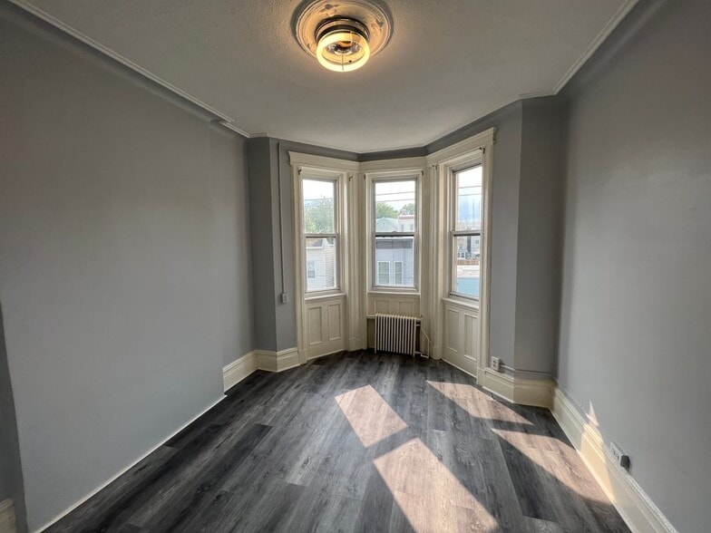 Building Photo - 432 New York Ave