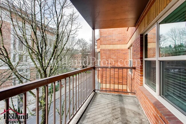 Building Photo - Modern 2-Bedroom Apartment in the Heart of Downtown NEW SUPER PRICE at $1,795!