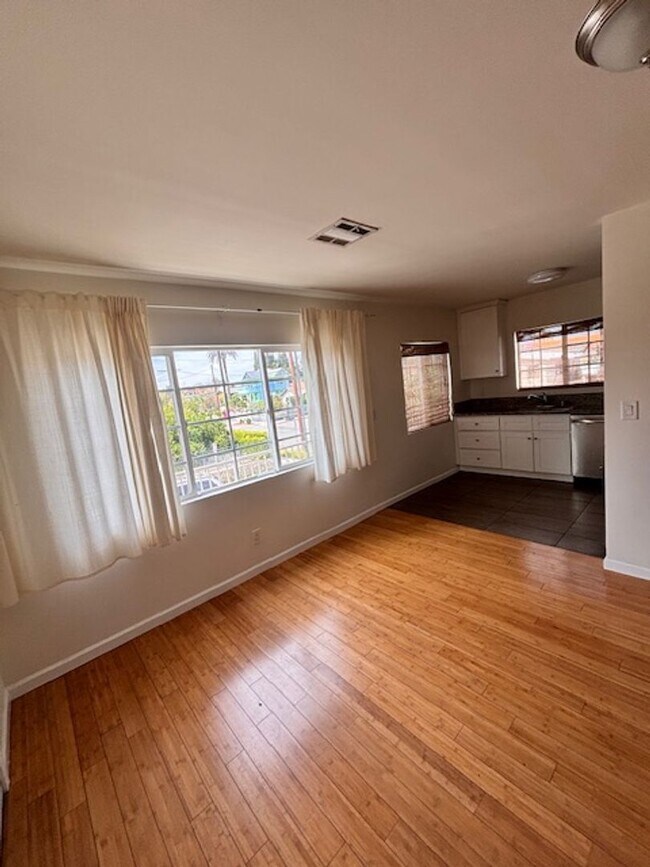 Building Photo - 1828 Montrose St, located in the vibrant city of Los Angeles