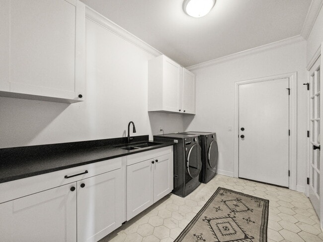 Building Photo - 3250 Chestnut Run Dr