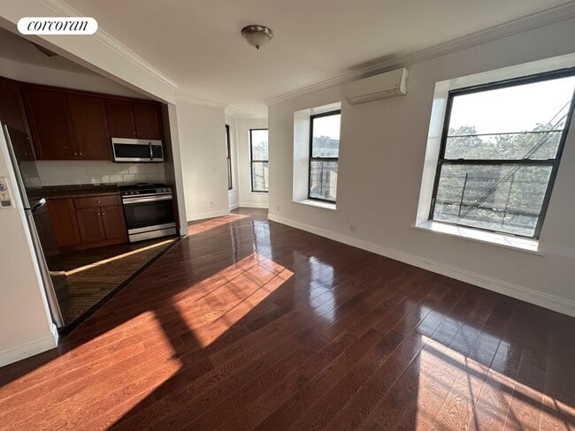 Primary Photo - 279 Malcolm X Blvd