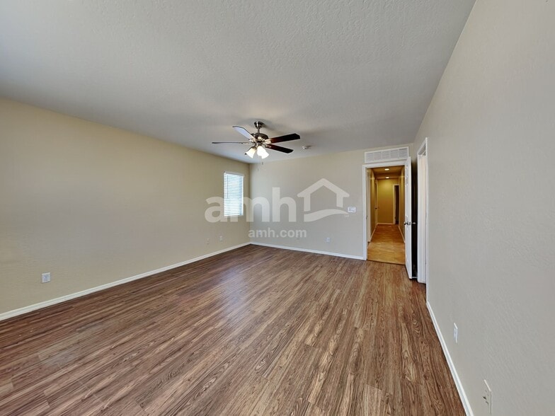 Building Photo - 10406 W Miami St