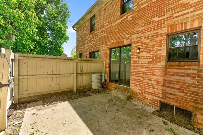 Building Photo - 6462 Brookedge Ct