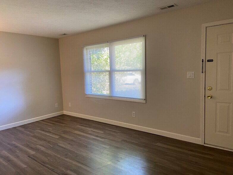 Building Photo - 3416 S Kennedy Dr