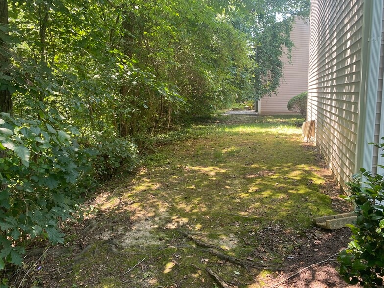 Building Photo - 3880 Staffordshire Ln