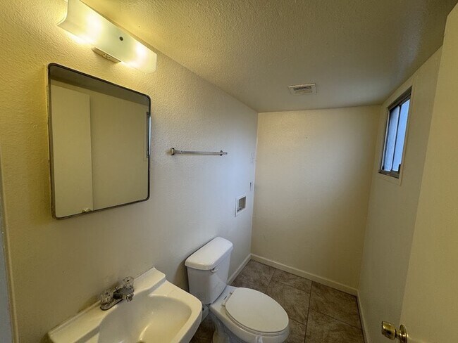 Building Photo - Maryvale 2br townhome