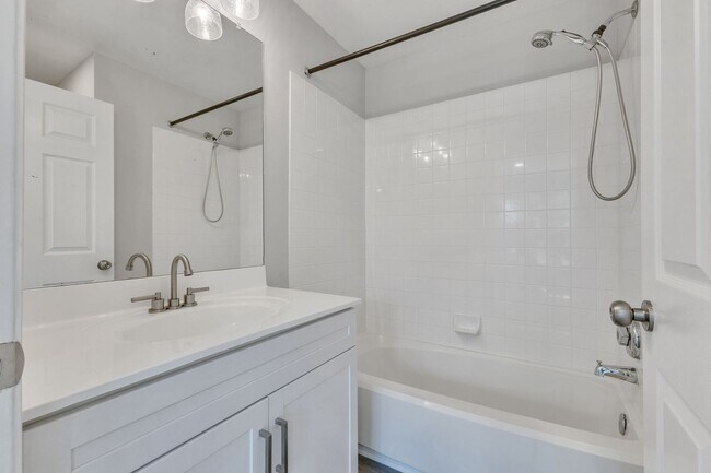Building Photo - Stylish Condo Near Van Dorn Metro with Dual En Suites