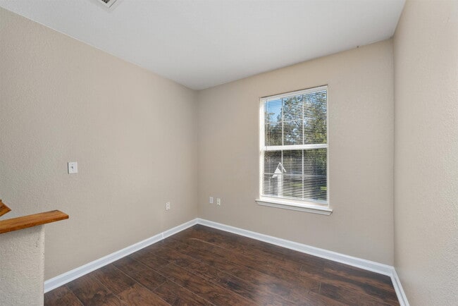 Building Photo - 1728 Connorvale Rd