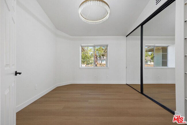 Building Photo - 655 Calle Ladera