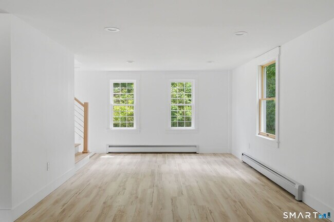 Building Photo - 765 Norwich Ave