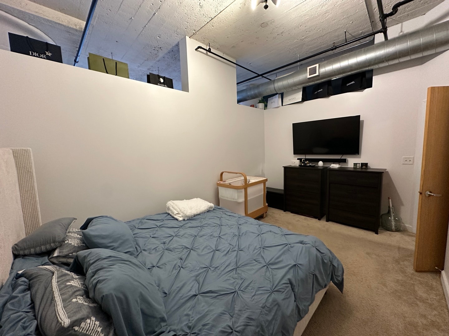 Building Photo - 221 E Cullerton St