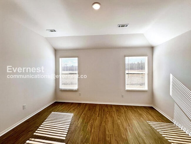 Building Photo - 116 E Sunbelt Ct