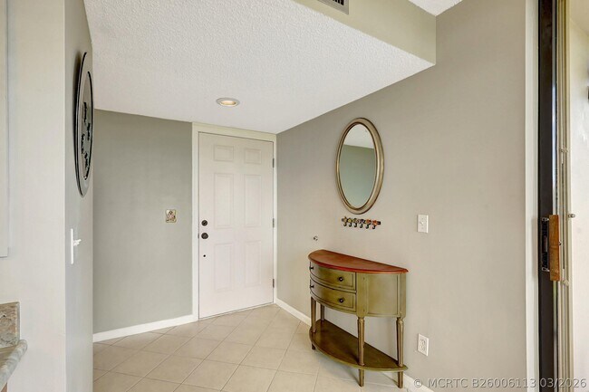 Building Photo - 5059 N Hwy A1A
