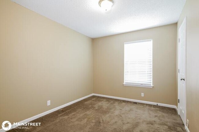 Building Photo - 1411 NW High View Dr, Grain Valley, MO 64029