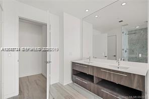 Building Photo - 480 NE 31st St