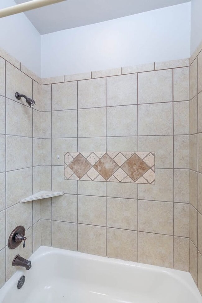 Building Photo - 4 Bedroom Single-Level Home In Hurricane - Small Pet Friendly