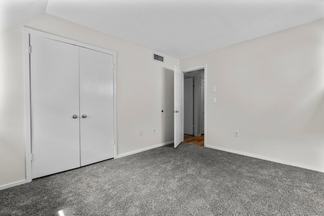 Building Photo - 43 Great Meadow Ln