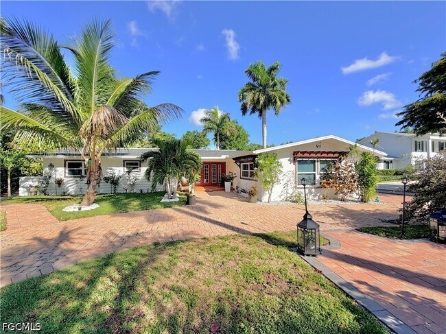 Building Photo - 2702 McGregor Blvd