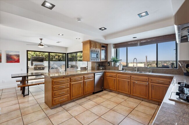Building Photo - 4372 Park Vicente
