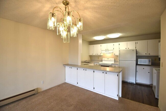 Building Photo - 3 Bedroom, 2 Bathroom Penthouse Condo in North Boulder.