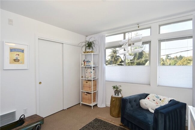 Building Photo - Greenwood Townhome