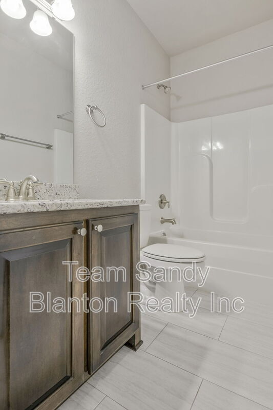 Building Photo - 5402 Parkside Dr