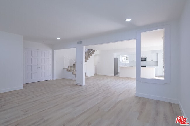 Building Photo - 823 S Detroit St