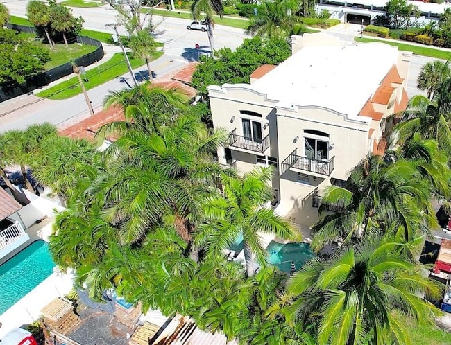 Building Photo - 247 S Ocean Blvd