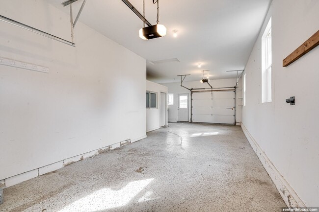 Building Photo - 721 Mitchell St