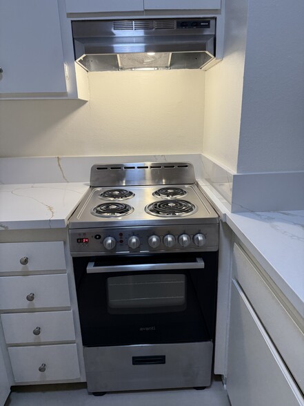 Building Photo - 256 S La Fayette Park Pl