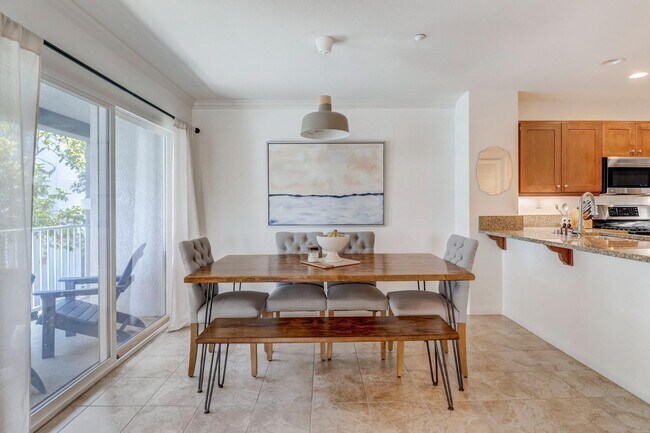 Building Photo - 3504 Shoreline Bluff Ln