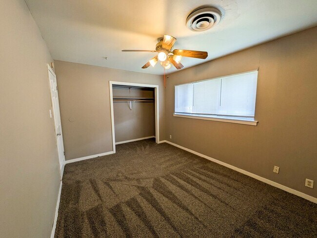 Building Photo - 3265 East Dr