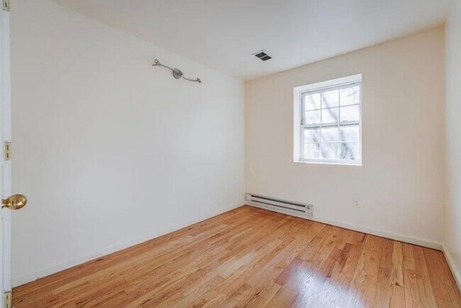 Building Photo - 283 Winfield Ave