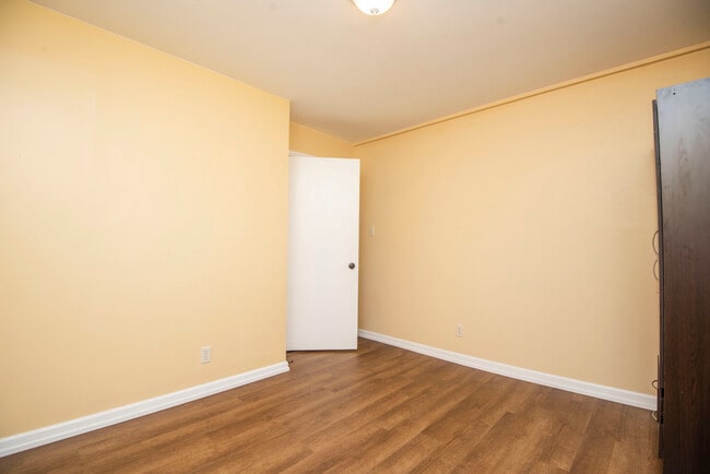 Building Photo - 4325 Strawberry Plains Pike