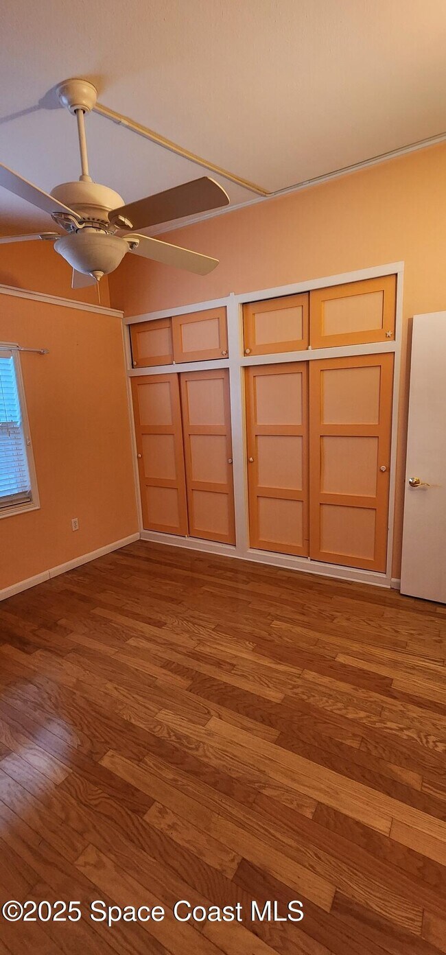 Building Photo - 833 Cronin Ave