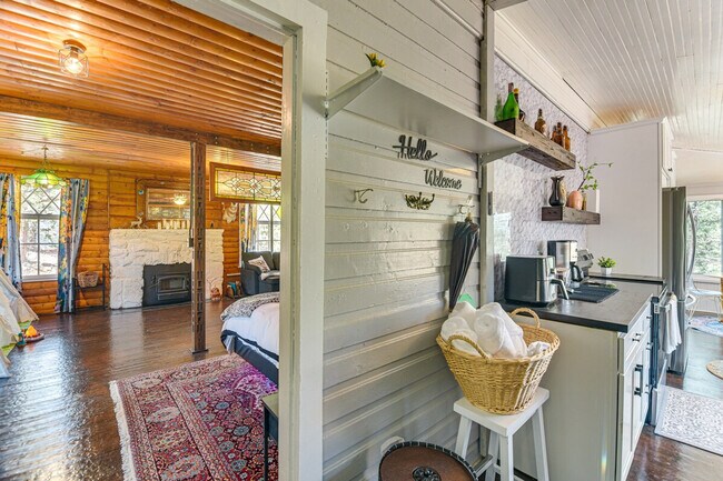 Building Photo - 28548 Park Ave