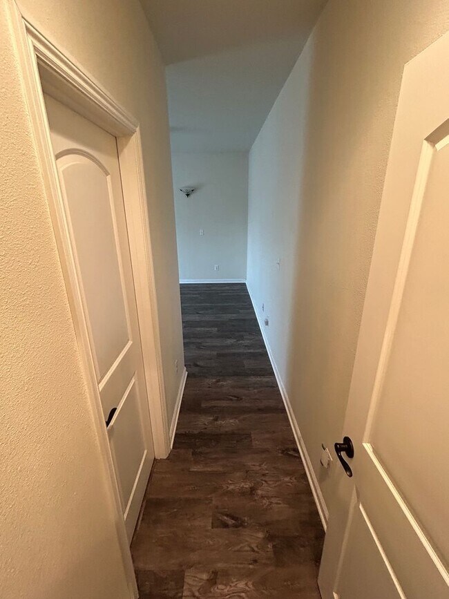 Building Photo - Comfortable 3-Bedroom Home in Gated Cottonwood Community