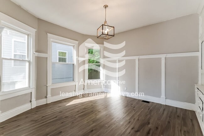 Building Photo - 664 S 38th St