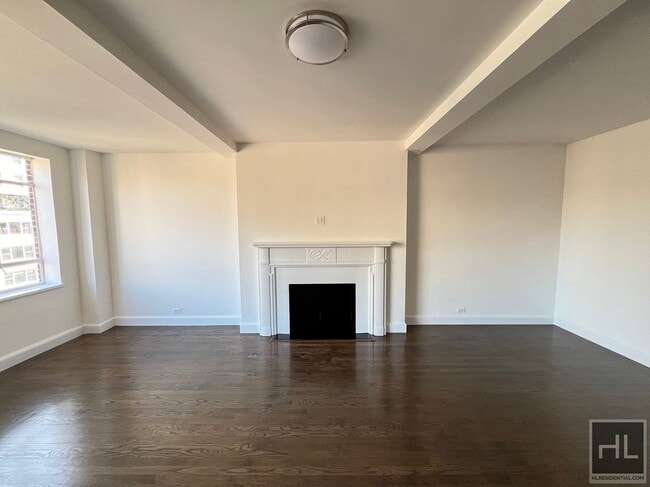 Building Photo - 20 5th Ave