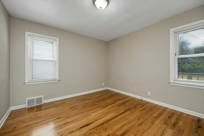 Building Photo - 3402 Chester Rd
