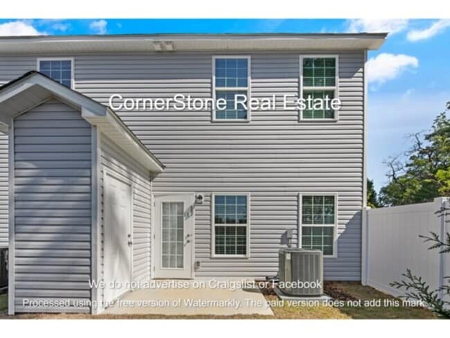 Building Photo - 2858 Little Dr