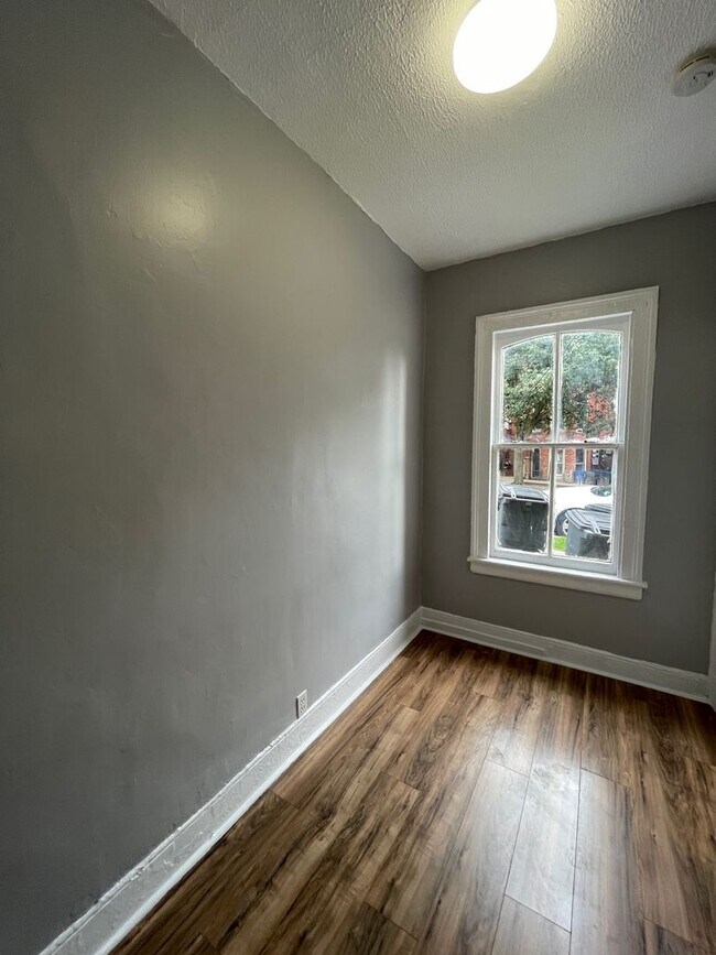 Building Photo - 47 Johnston St