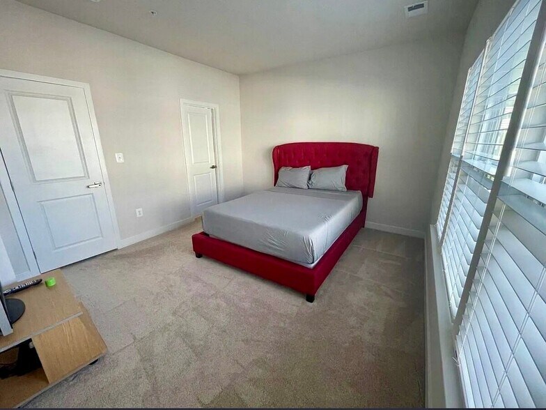 Building Photo - 2818 Arts Vista Blvd