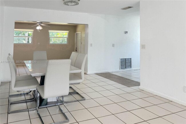 Building Photo - 1911 N 44th Ave