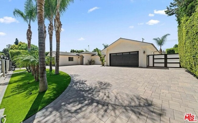 Primary Photo - 6243 Berquist Ave