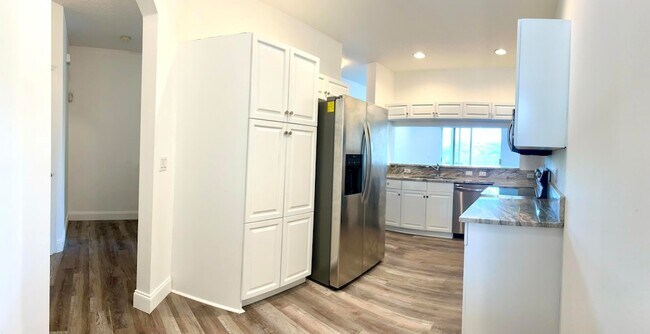 Building Photo - 10253 Vía Hibiscus